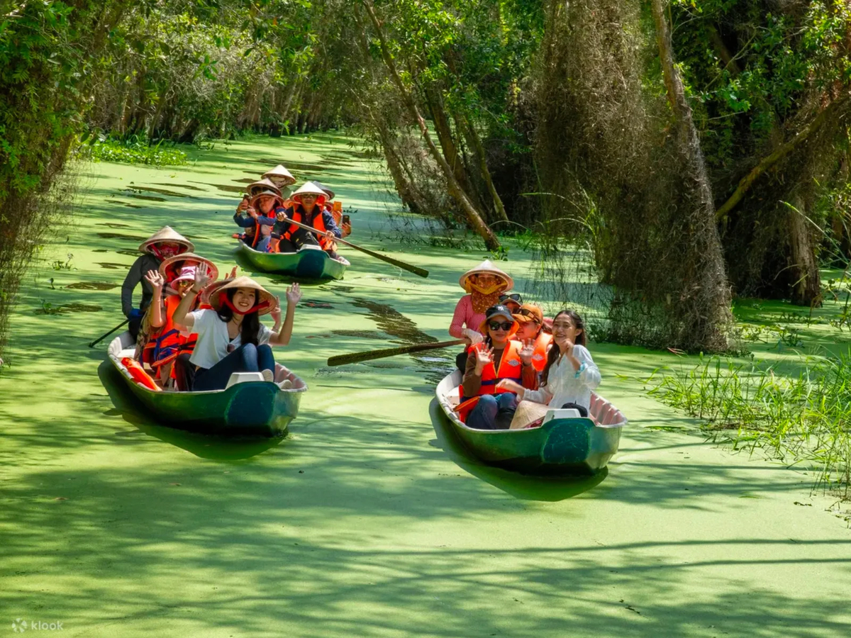 A boat ride through coconut-lined canals offers a glimpse into the daily rhythms of the delta – from locals paddling to market to kids waving from the riverbanks